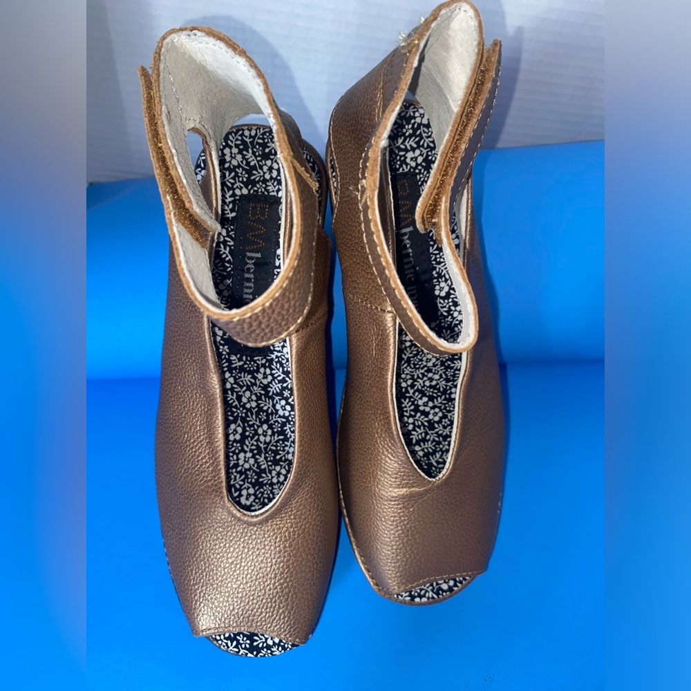 bernie mev. Bronze Metallic Wedge Sandals with Ankle Strap - Picture 3 of 8